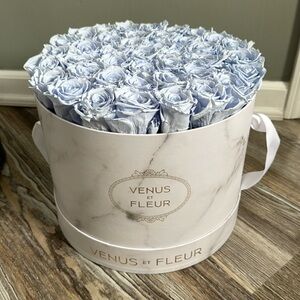 Venus ET Fleur Small Round White Marble and Lilac